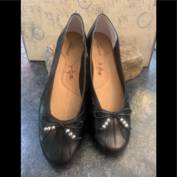 Ros Hommerson Black Leather Flats w/Bow sz 8.5 - Picture 2 of 6